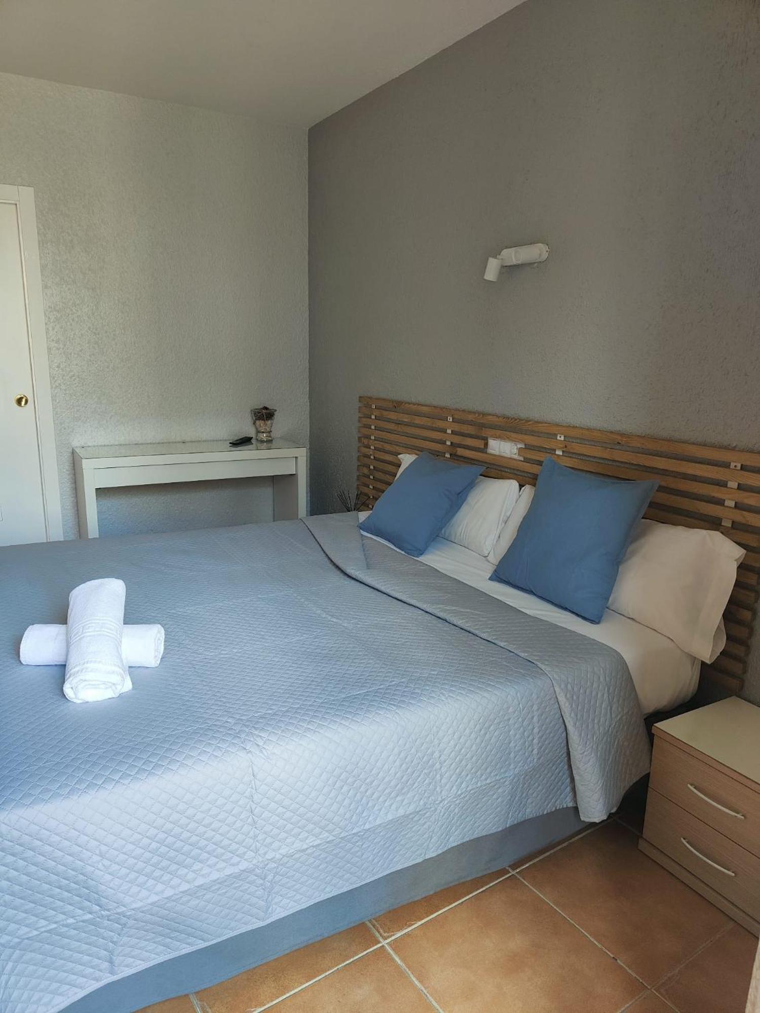 Hotel Acebo Plaza Mayor Хака Екстер'єр фото